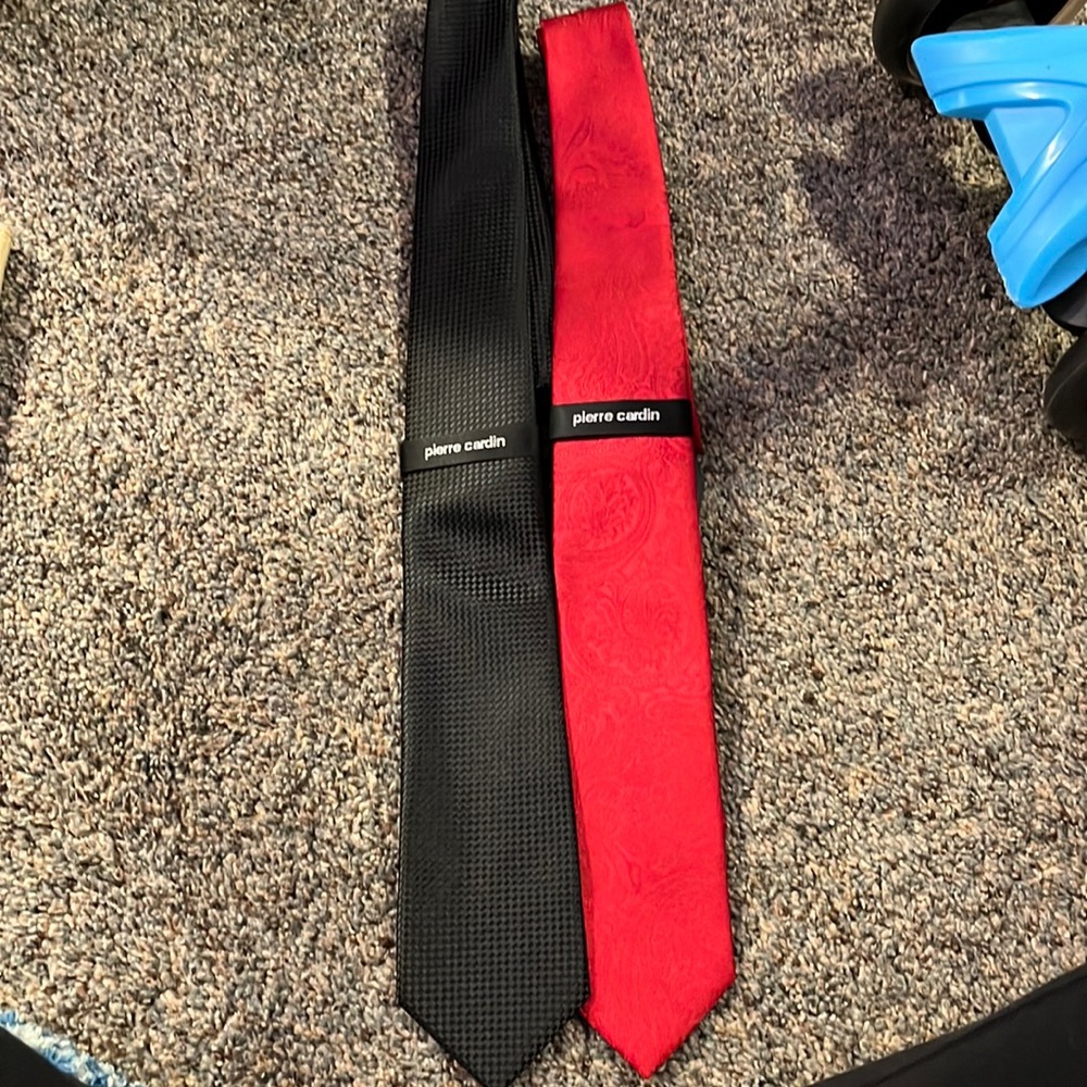 Set of two ties